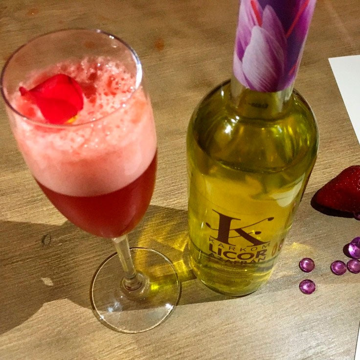 Cocktail saffron&amp;fruit
