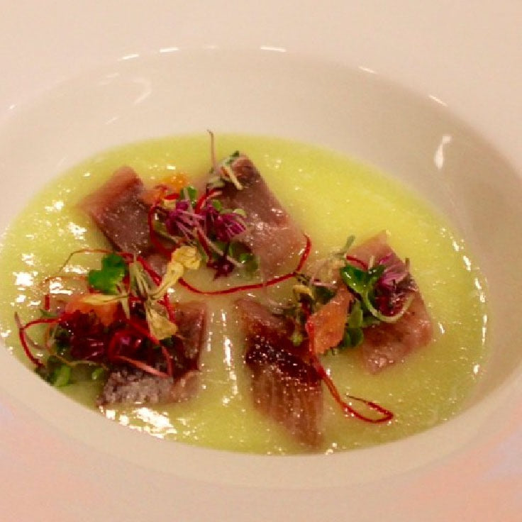 Sardinas ahumadas con infusión de parmesano y sopa de melón
